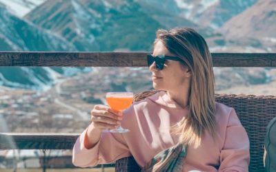 PRZEWODNICY ALKOHOLICY, czyli skutki uboczne branży turystycznej w Gruzji